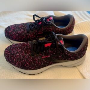 Brooks Women's Black and Hot Pink Running Shoes Size 9M Like New